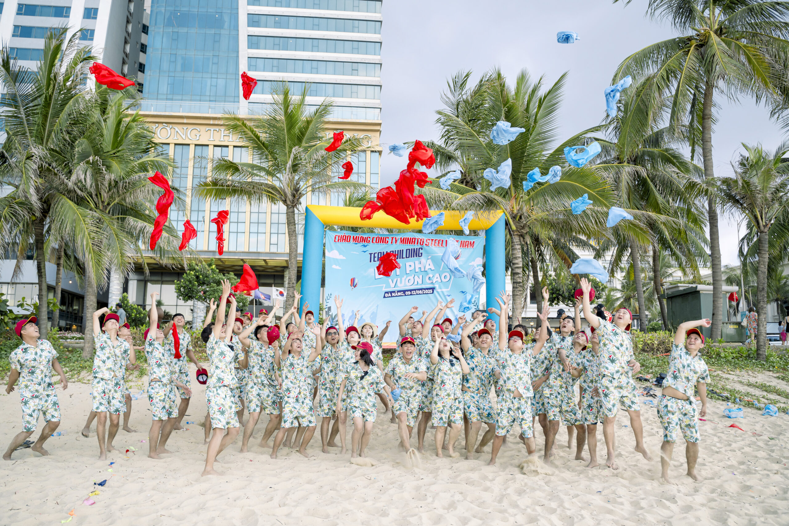 Hoạt động Team Building – Kết nối sức mạnh tập thể của công ty Minato tại bãi biển Mỹ Khê Đà Nẵng 2025 chuyến du lịch